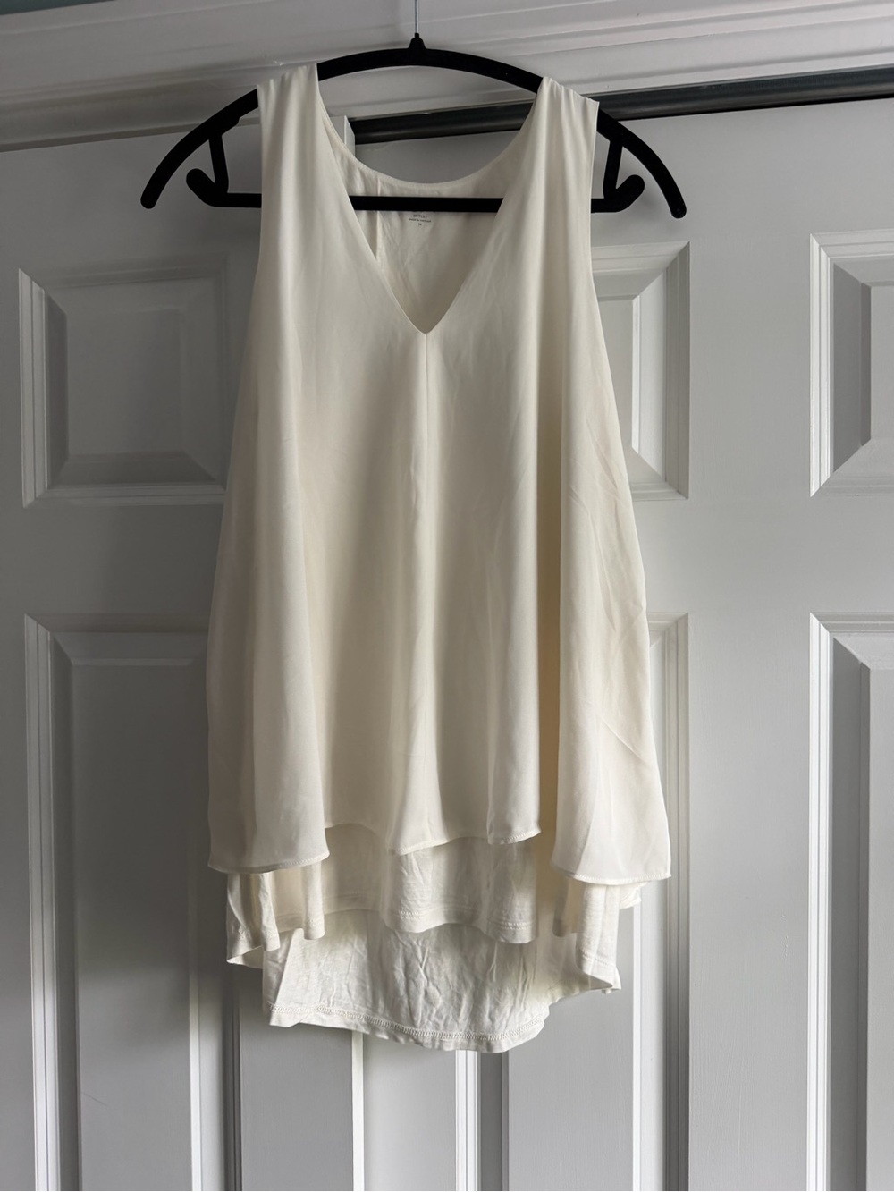 LOFT Cream V-Neck Sleeveless Blouse